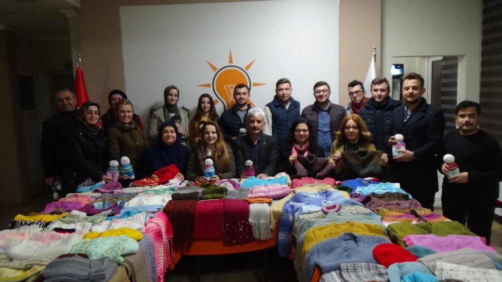 Ak Kadınlar Çocukları Unutmadı