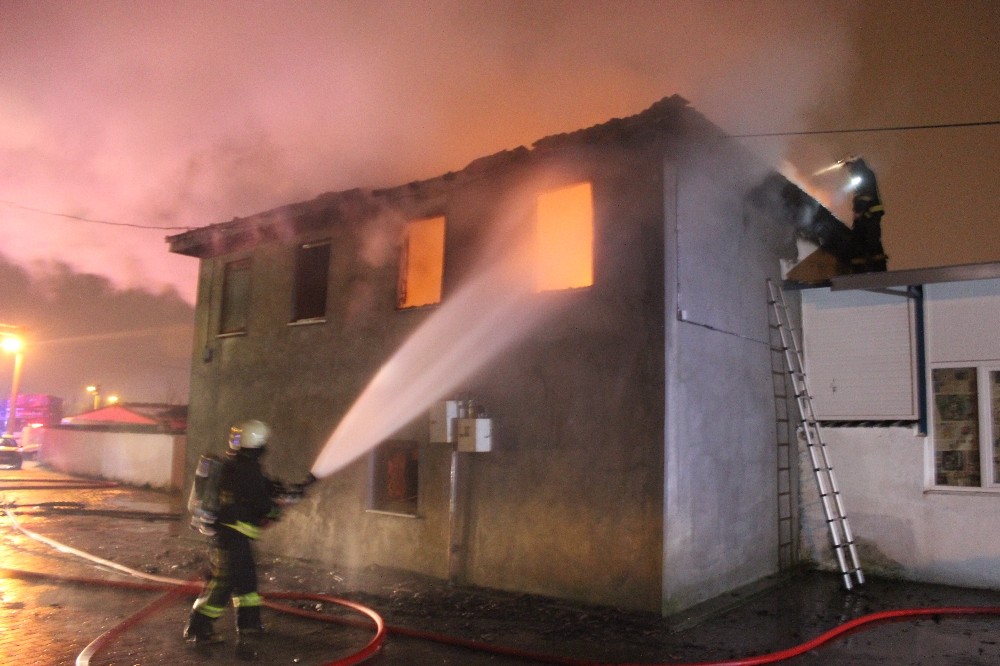 Alkollü Genç Tartıştığı Annesinin Evini Yaktı