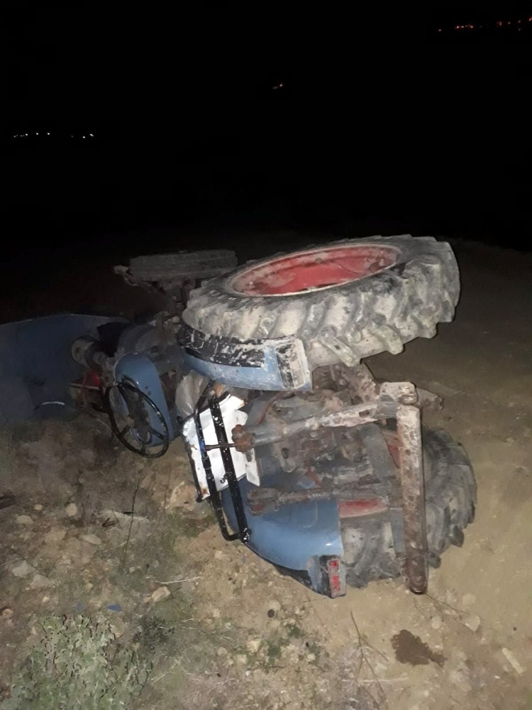 Alkollü Sürücü Devrilen Traktörün Altında Kaldı