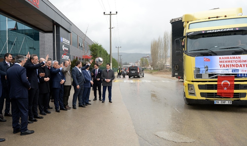 Bursa İş Dünyası 6 Tır Dolusu Yardım Malzemesini Kilise Uğurladı