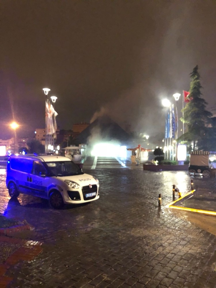 Bursada Çıkan Avm Yangınında Faciadan Dönüldü