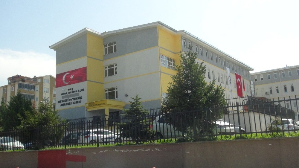 Bursada Kız Öğrencilerin Bakireliğini Sorguladığı İddia Edilen Öğretmen Açığa Alındı