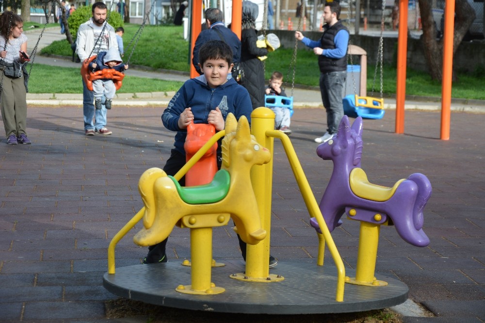 ‘Çocuk Parklarına Güvenlik Kamerası Kampanyasına Bursalı Ailelerden Destek