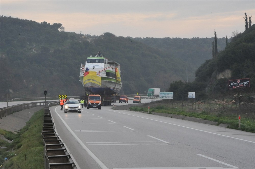 Dev Gemi Yeniden Karadan Yürütüldü