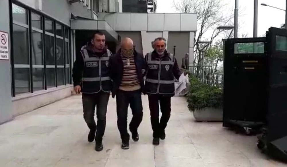 Ellerine Çorap Geçirmiş Hırsız Kıskıvrak Yakalandı