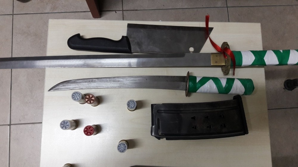 Gemlik Polisinden Uyuşturucu Ve Silah Operasyonu