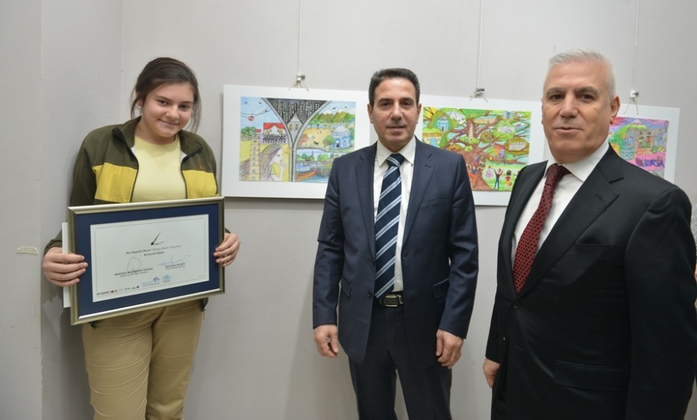 Hayallerindeki Bursayı Resimlere Yansıttılar