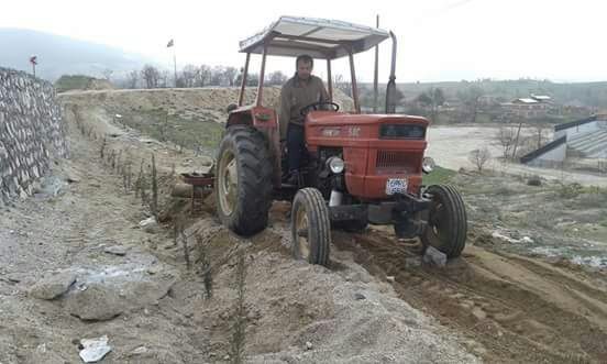 İtalyada Gördü, Köy Okuluna Uyguladı