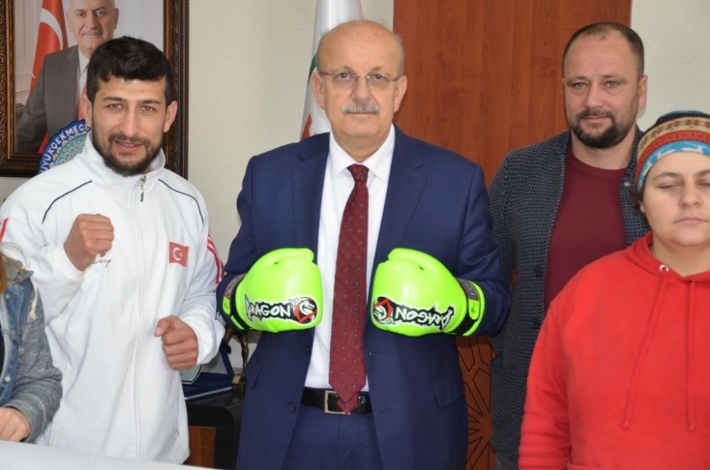 İznikli Kick Boksçular 14 Madalya İle Döndü