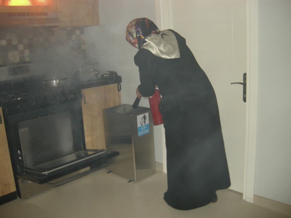 Kadınlar Doğal Afet Ve Acil Durumla Mücadeleyi Öğrendi