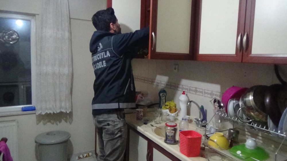 Narkotik Ekiplerinden Zehir Tacirlerine Eş Zamanlı Operasyon