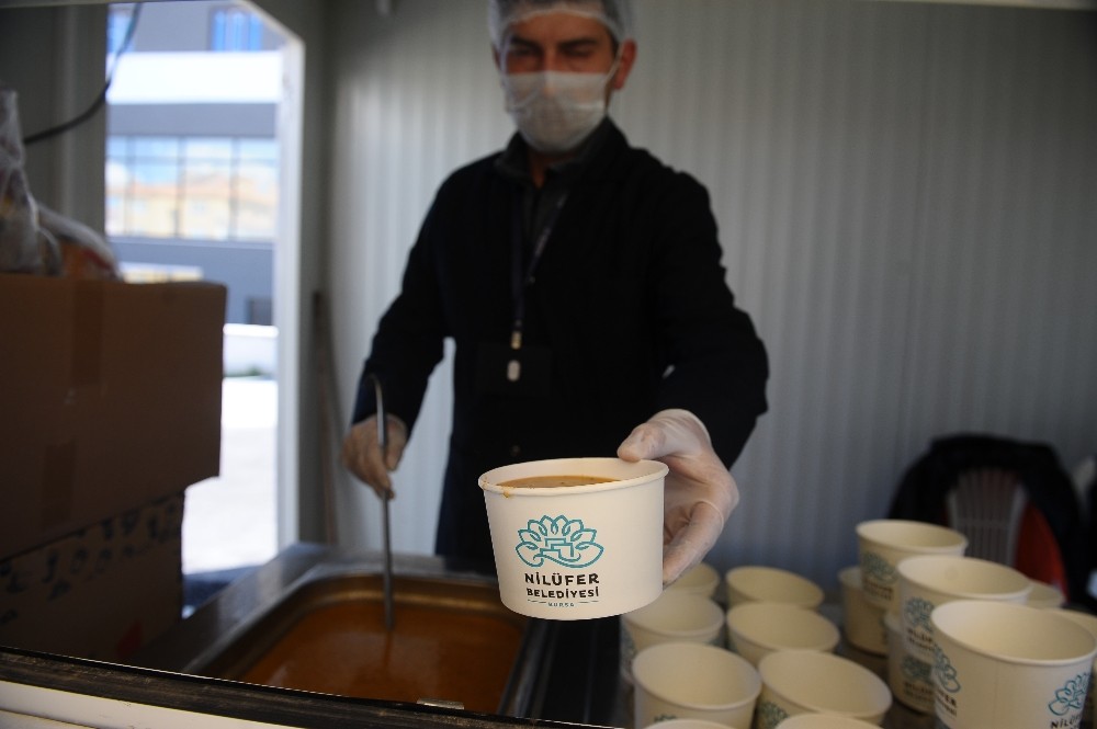 Nilüferde Her Gün 500 Öğrenciye Çorba İkram Ediliyor