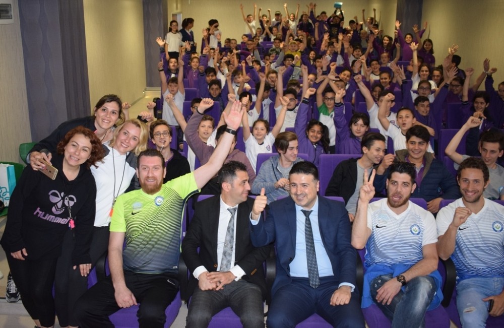 Nilüferli Hentbolcular Öğrencilerle Buluştu