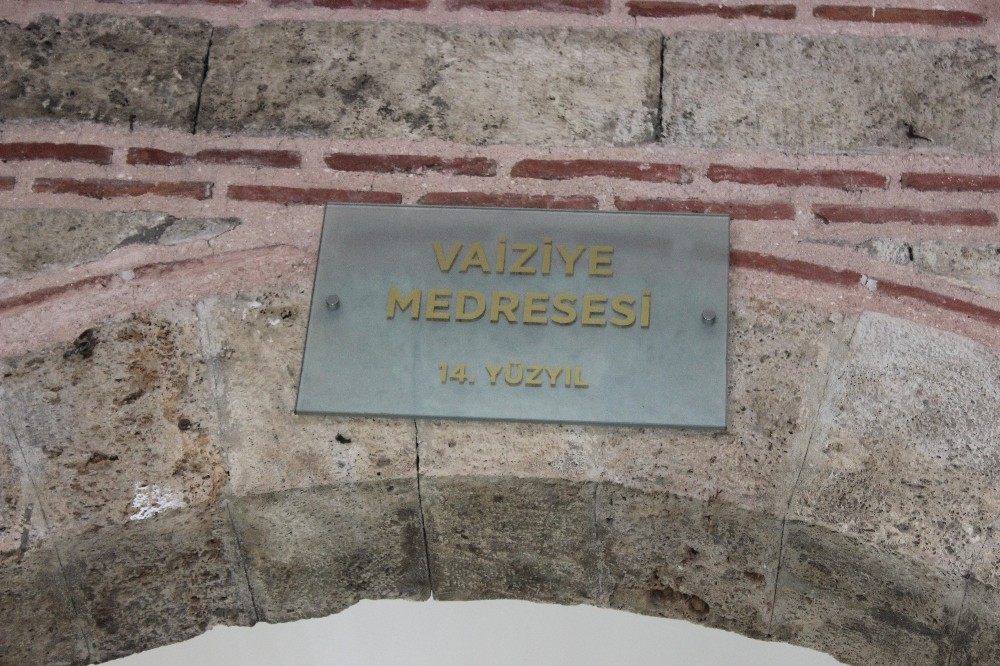 (Özel Haber) 600 Yıllık Hanın Yolunu Tel Örgüyle Kapattı