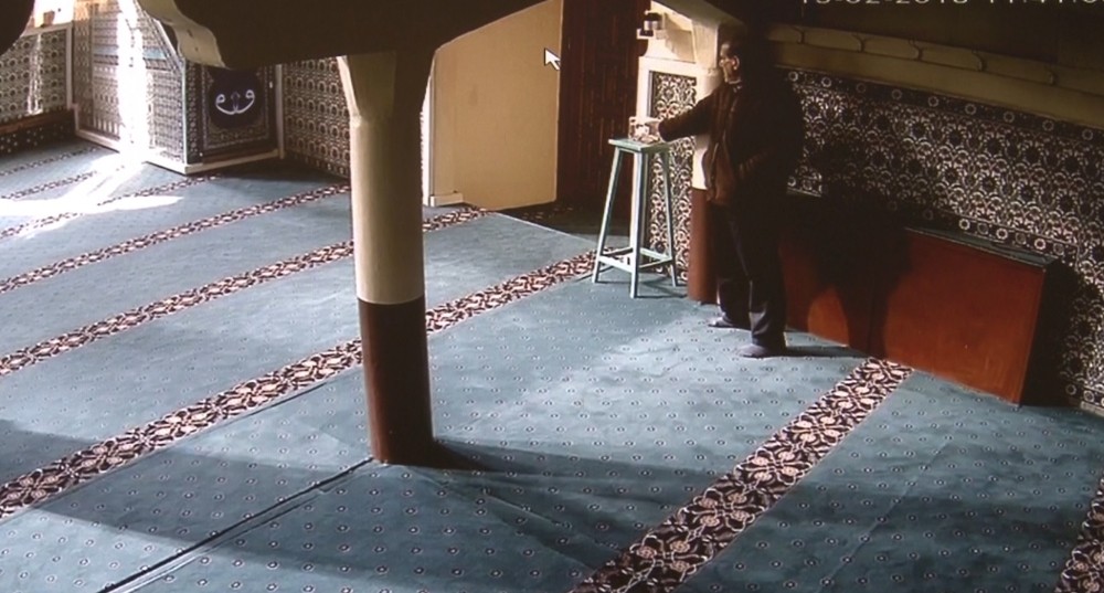 (Özel Haber) Camideki Sadaka Kutusundan Paraları Böyle Çaldı