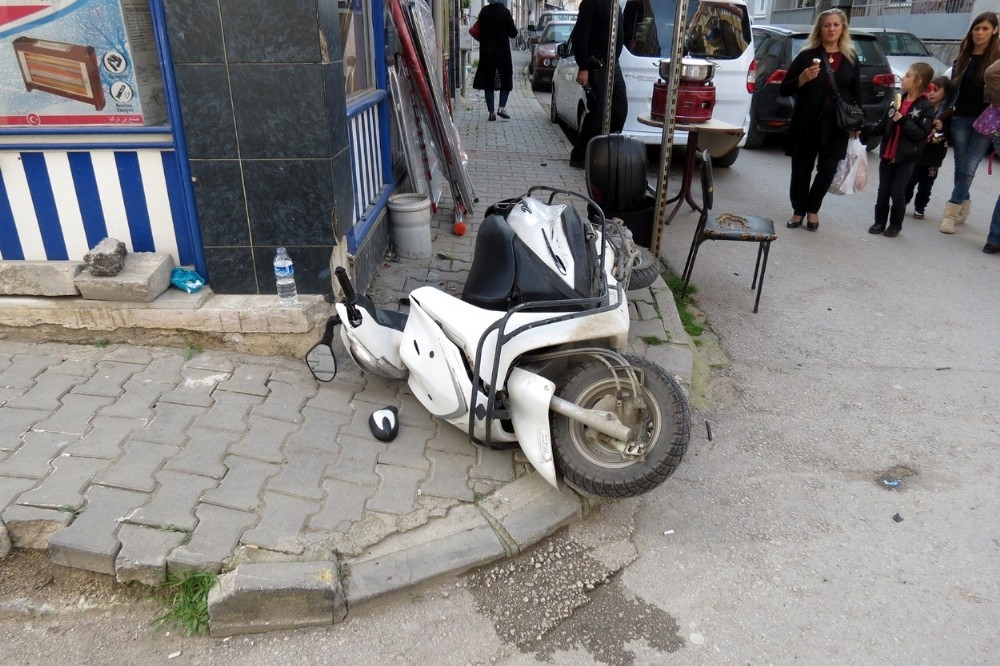 Pizza Götürürken Otomobil Çarptı