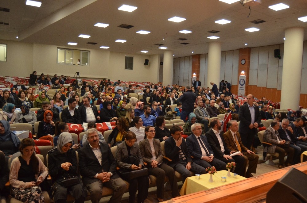 Sağlık Çalışanları Şiir Ve Türkülerle Tıp Bayramını Kutladı