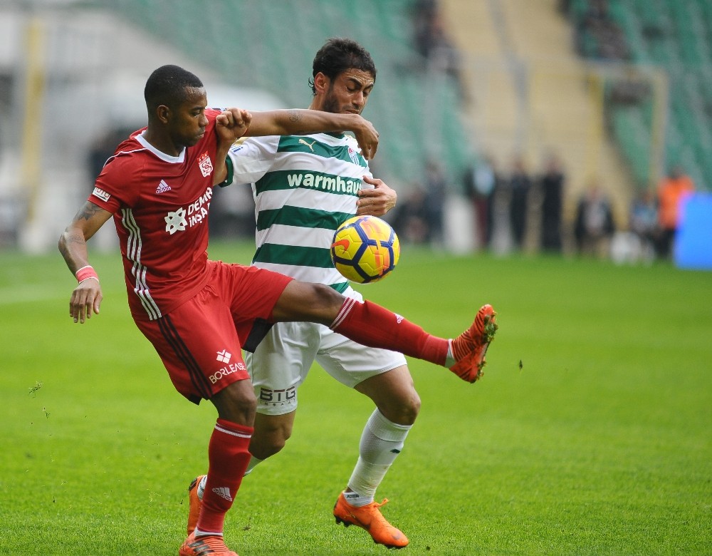 Spor Toto Süper Lig: Bursaspor: 0 – Demir Grup Sivasspor: 0 (İlk Yarı)