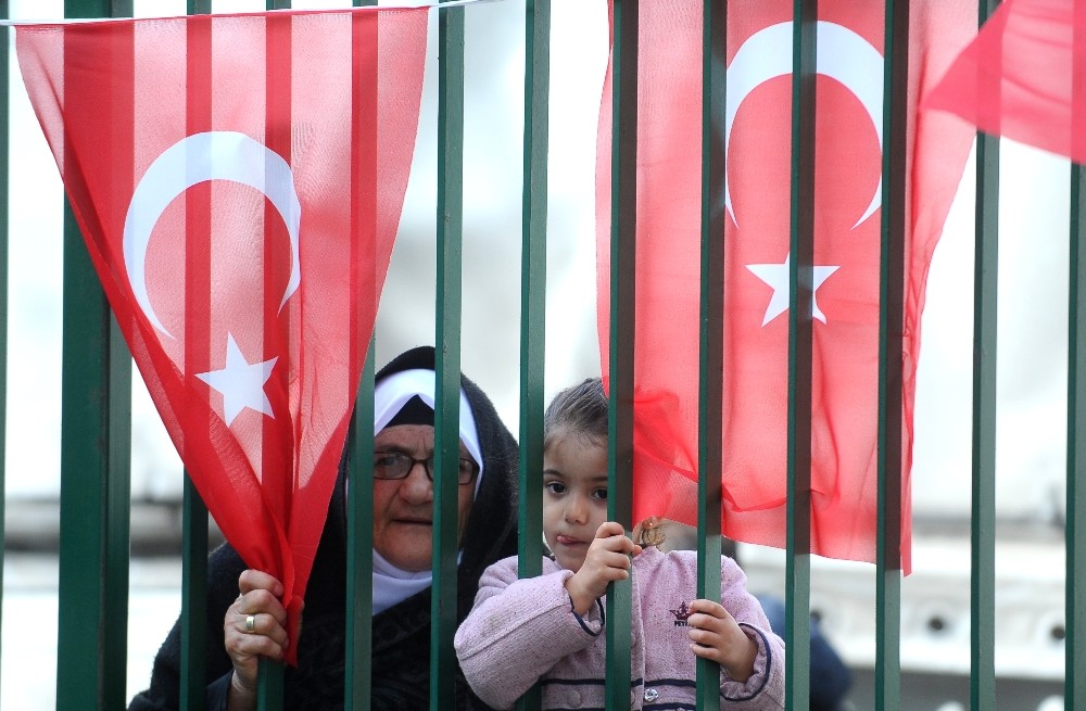 Tır Dolusu Koyunu Afrine Gönderdiler