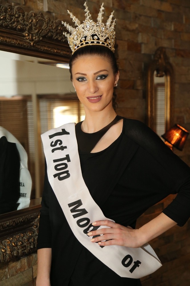 Türk Mankenden Yunanistana Osmanlı Tokadı