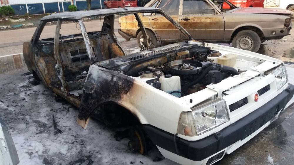 3 Saat İçinde Çaldılar, Parçaladılar, Yaktılar