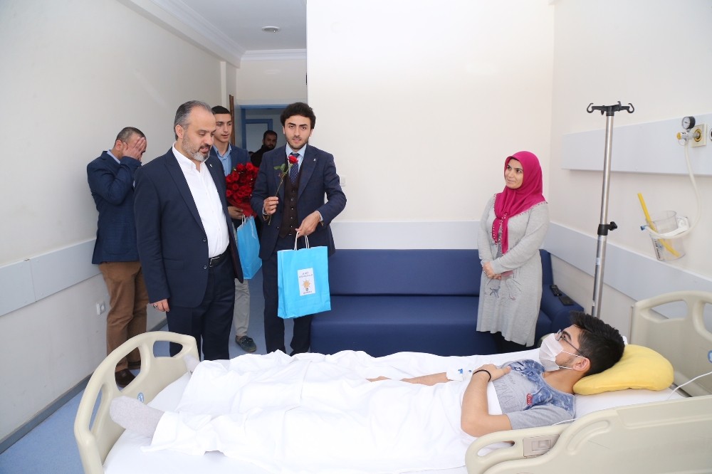 Başkan Aktaştan Kanser Hastalarını Ziyaret Etti