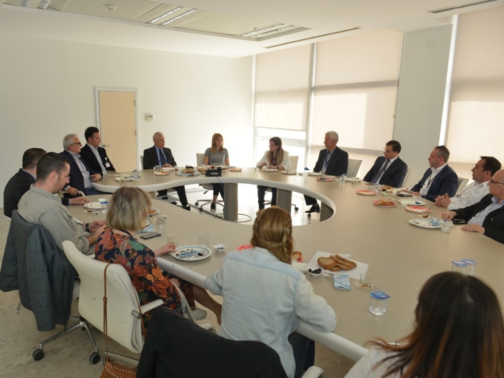 Bozbey Kahvaltıyı Personeliyle Yaptı