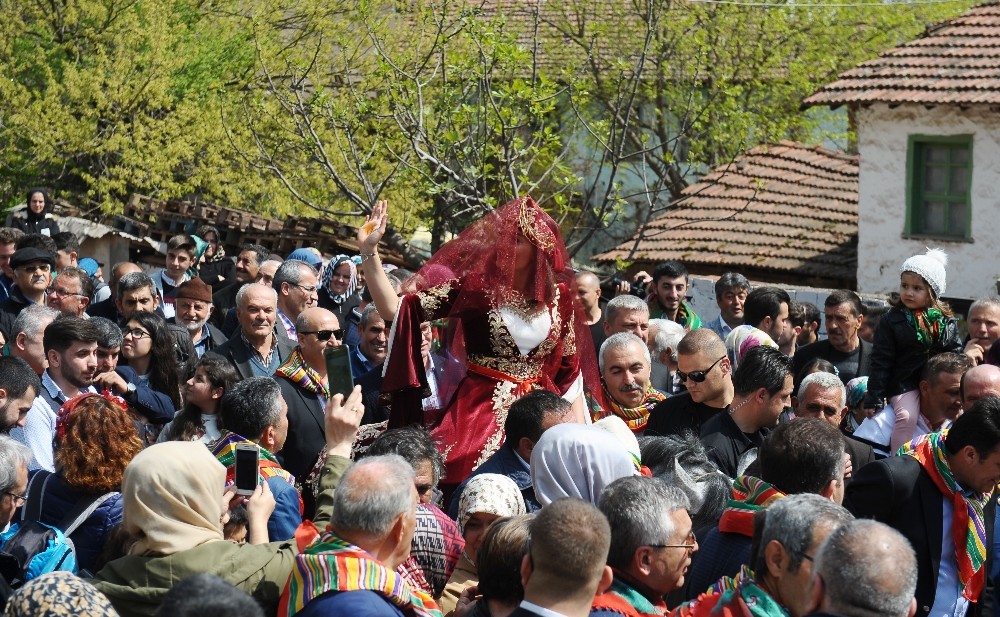 Bursada Köy Düğünü Coşkusu