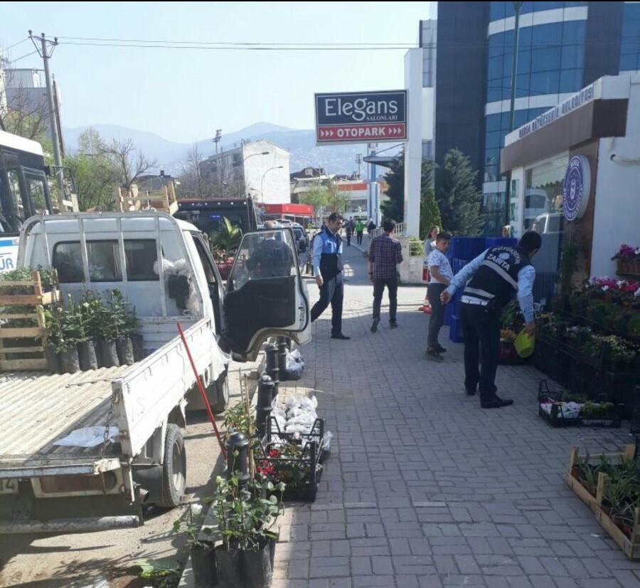 Bursada Seyyar Satıcılara Geçit Yok