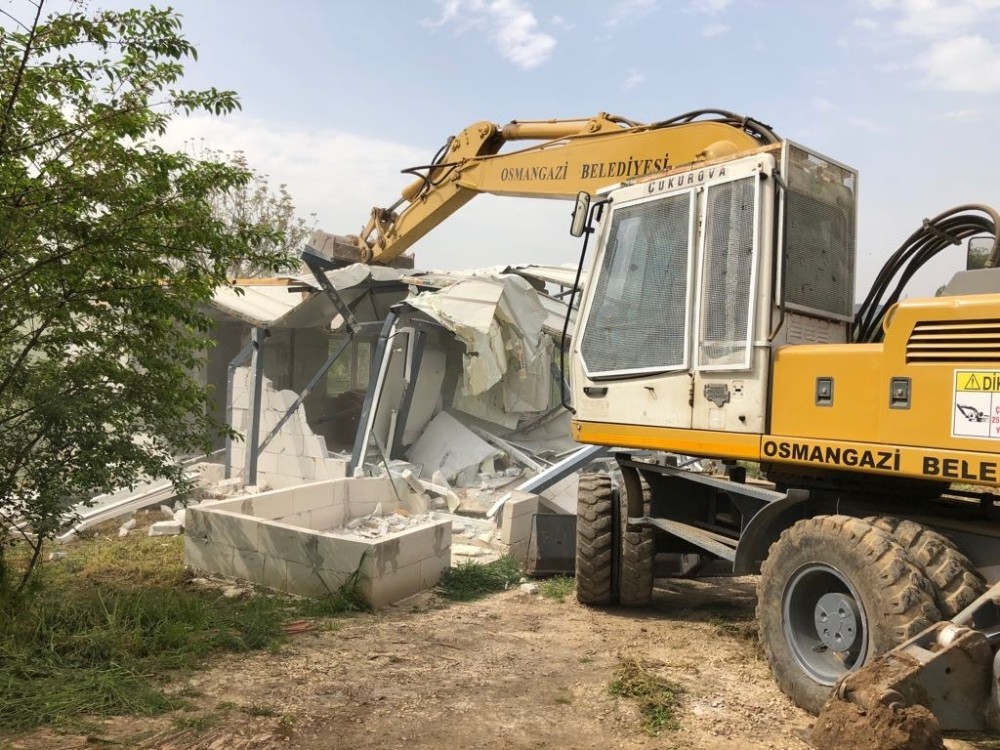 Bursada Tarım Arazisine Yapılan Kaçak Ev Yıkıldı