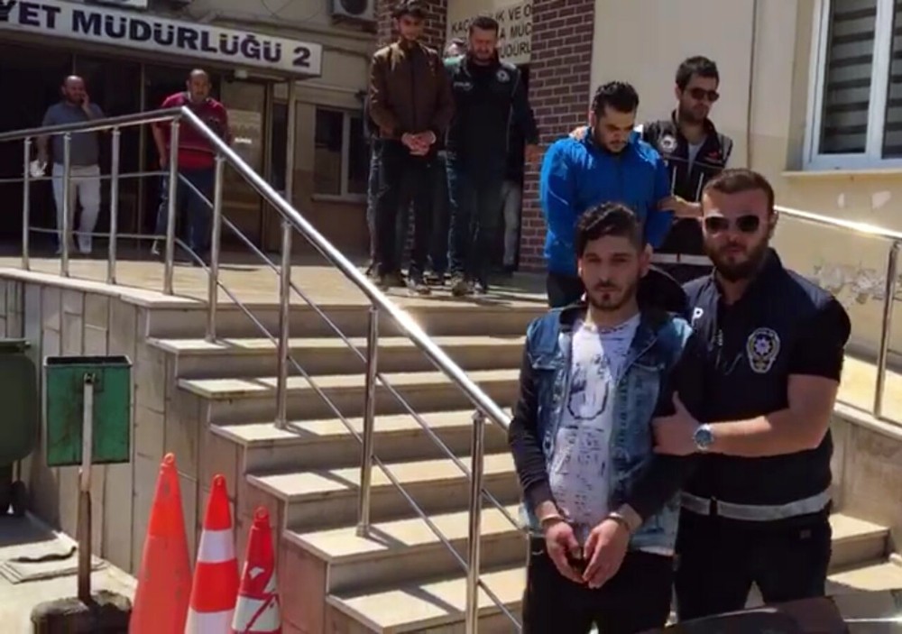 Bursada Yabancı Uyruklu 4 Şahıs Uyuşturucu Maddeyle Yakalandı