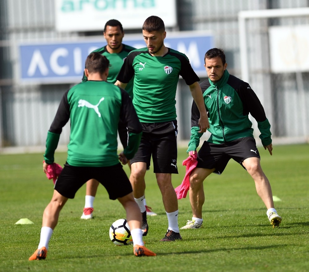 Bursasporda Göztepe Hazırlıkları Sürüyor