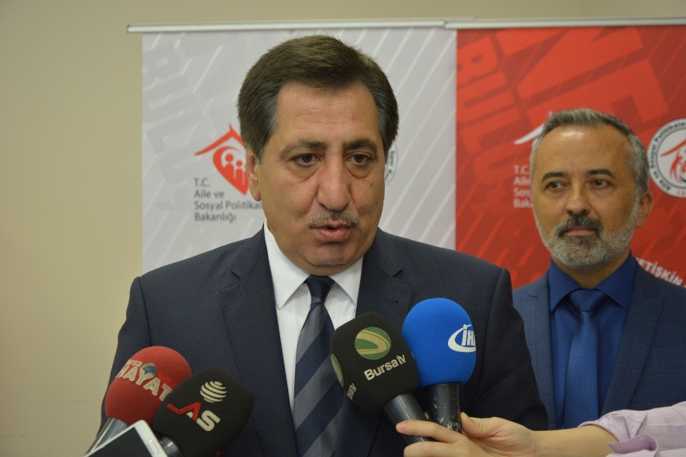 Çocukların ‘Rol Modeli Vali İzzettin Küçük Oldu