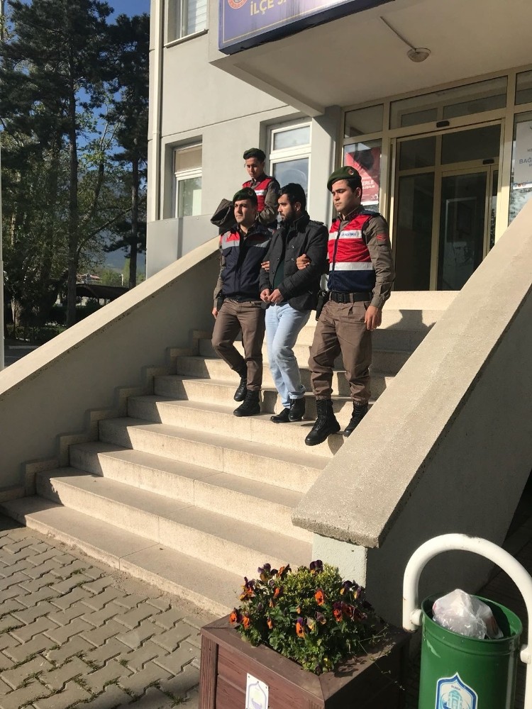 Dolandırıcılıktan Aranan Zanlıyı Jandarma Yakaladı