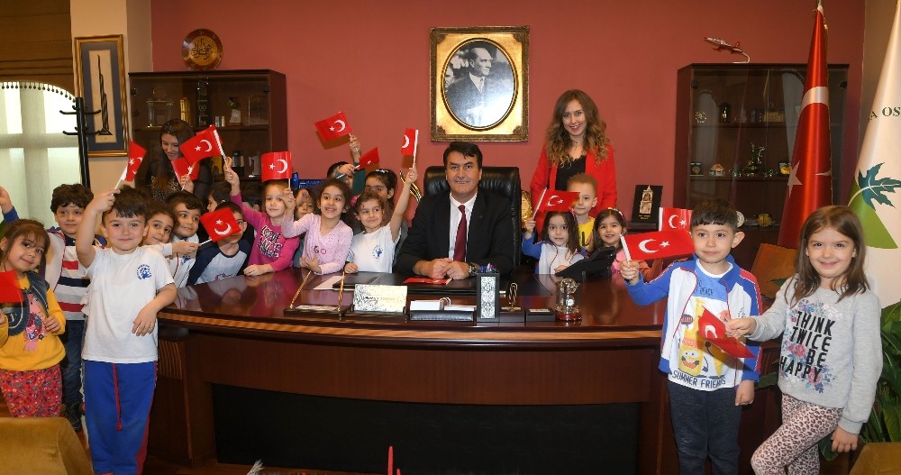 Dündar Koltuğunu Miniklere Bıraktı