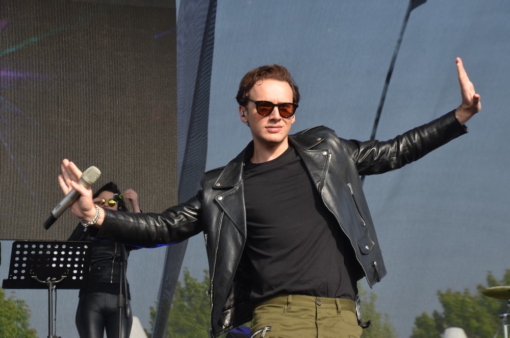 Edis Çocukların İzdihamına Uğradı