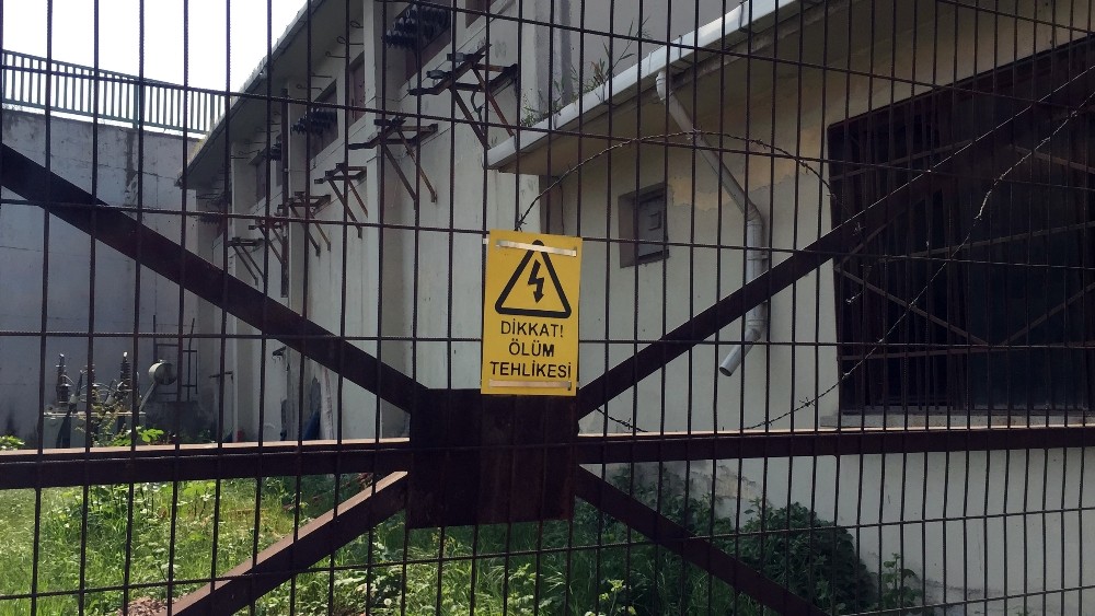 Elektrik Trafosuna Giren Hırsız, Yanarak Can Verdi