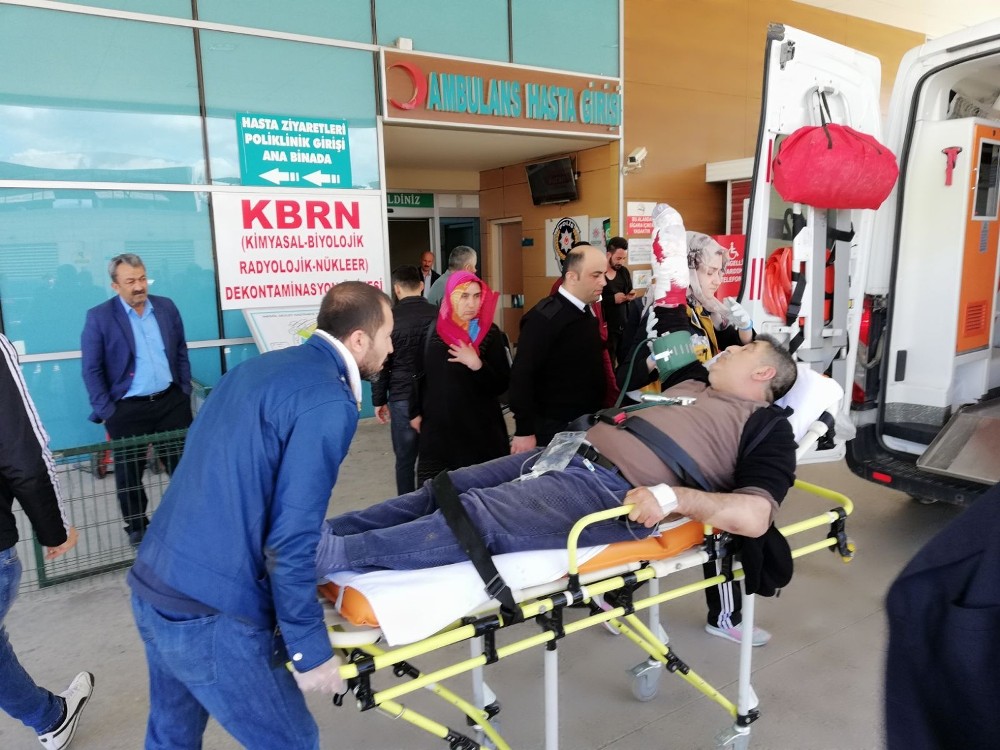 Elemanlarını Ayırmak İsterken Döner Bıçağıyla Ağır Yaralandı