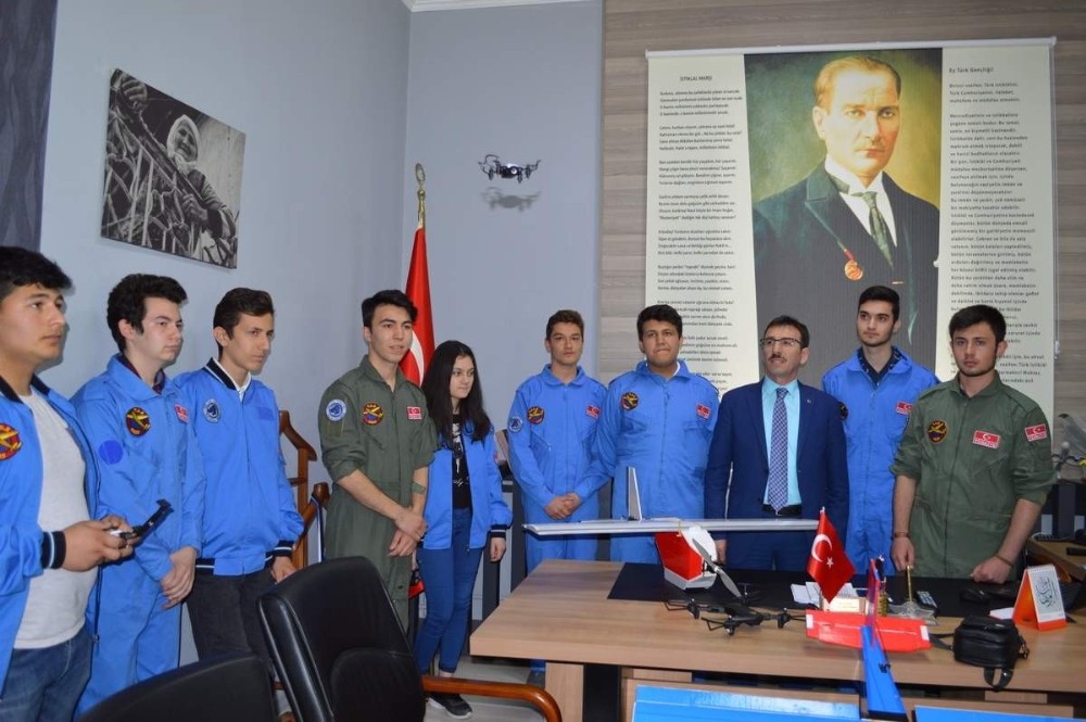 Genç Kanatlar Uçaklarını Tanıttı