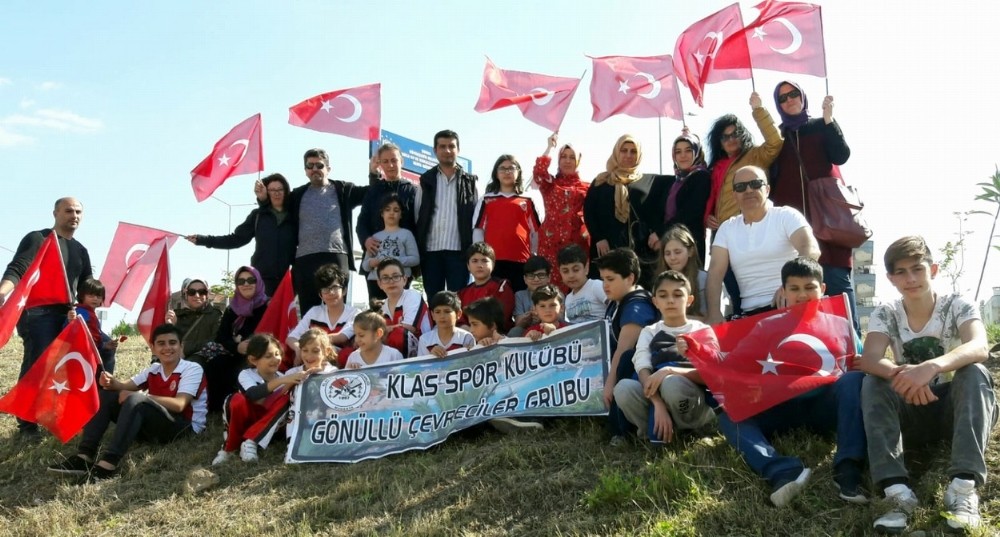 Genç Sporcular Mudanyada Fidan Dikti