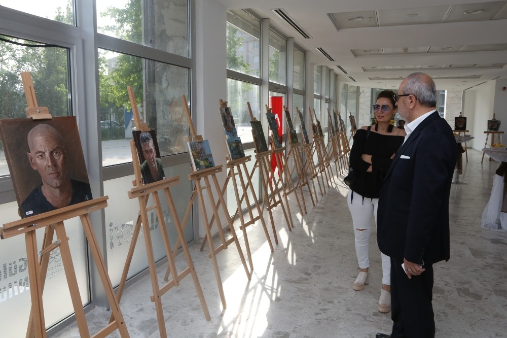 Halk Evi Sergi Salonunda Özel Bir Sergi