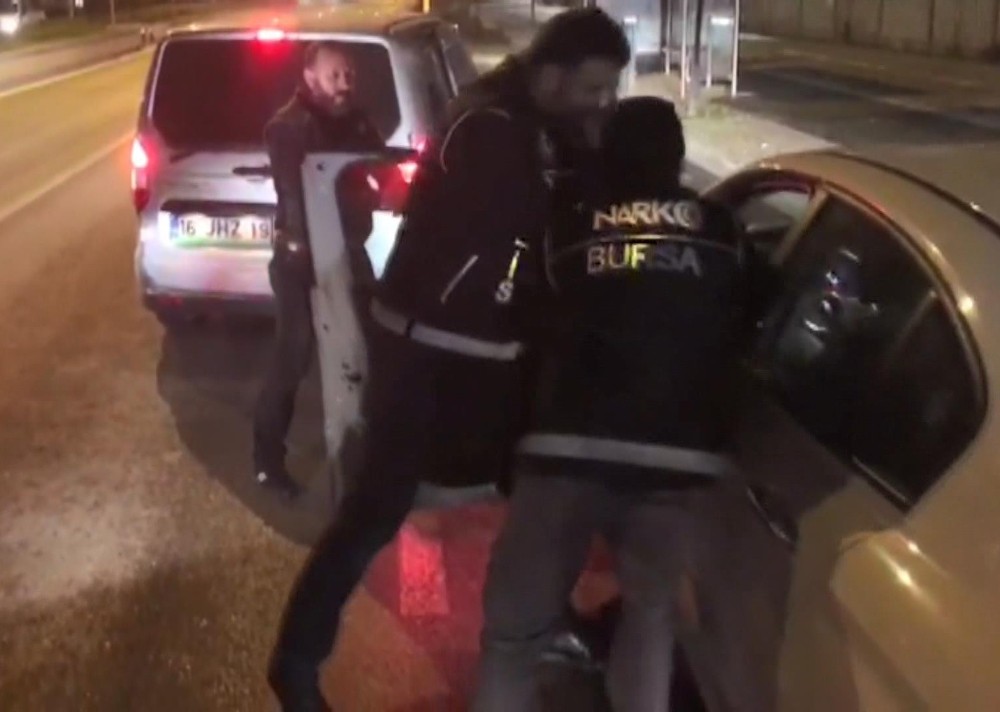 İstanbuldan Bursaya Uyuşturucu Getiren 2 Kişi Yakalandı