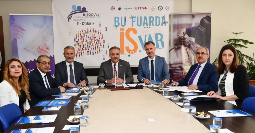 İstihdam Fuarının İmzaları Atıldı