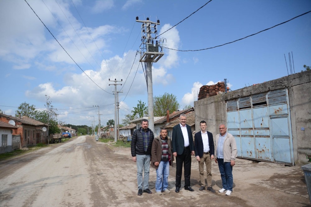 Köylerde Elektrik Hatları Yenileniyor