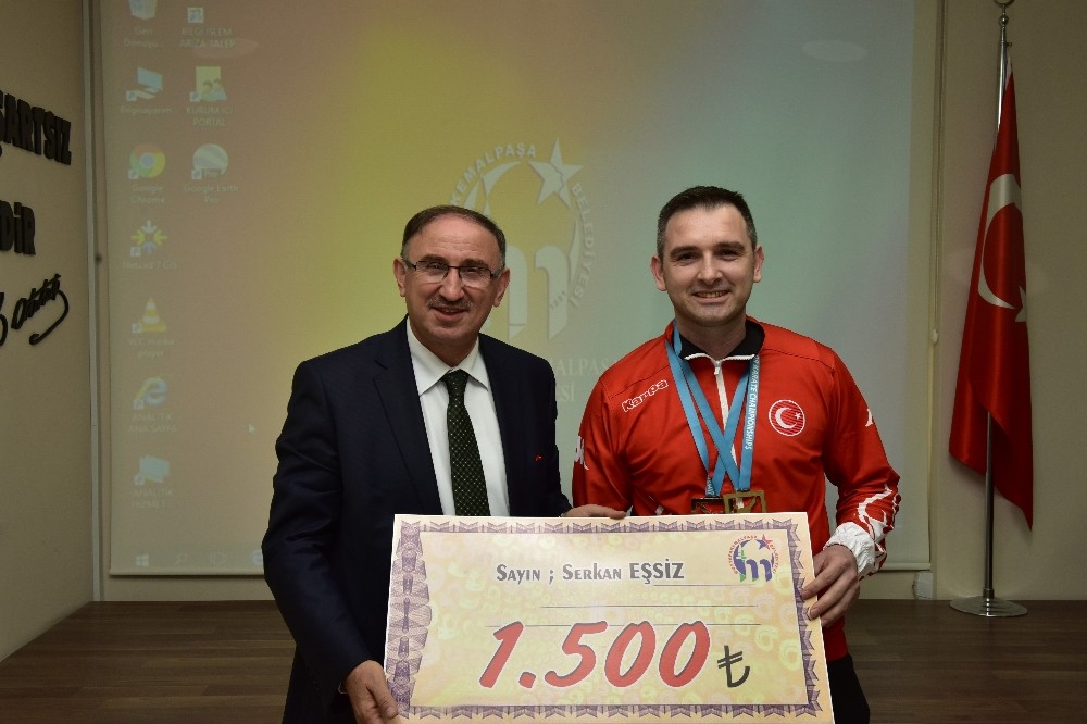 Kurtulandan Şampiyona Ödül