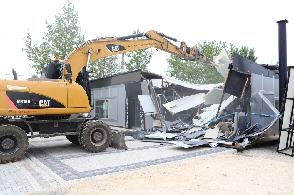 Nilüferde Kaçak İşletmeler Yıkıldı
