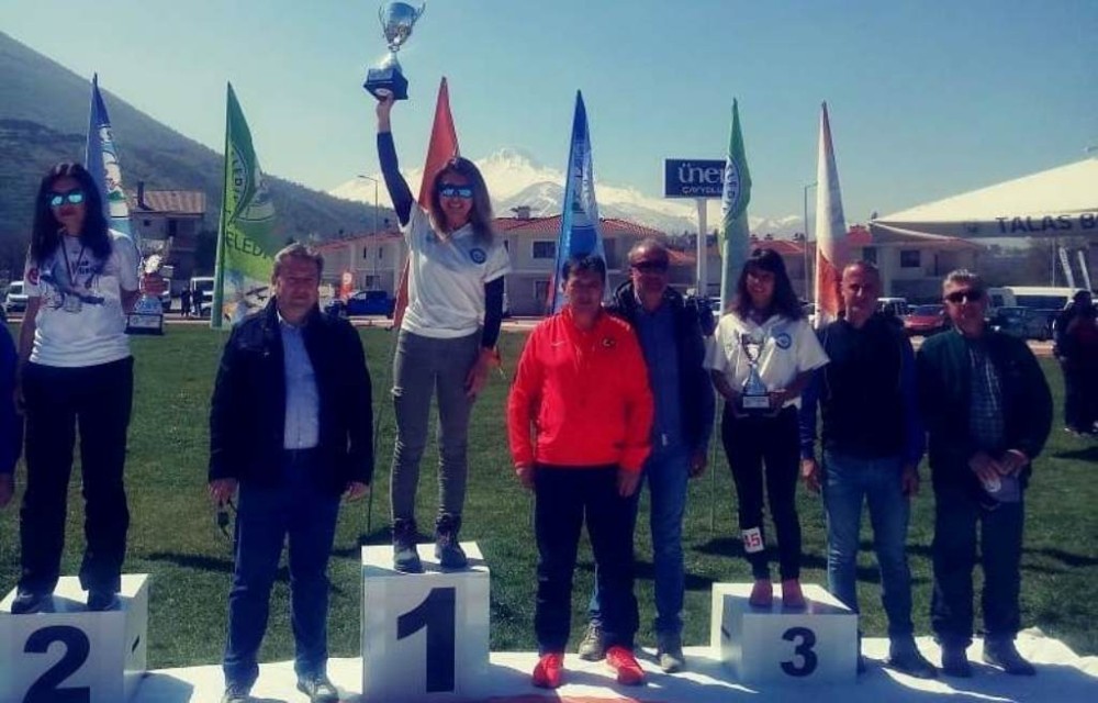 Nilüferli Kadın Paraşütçüler Zirvede