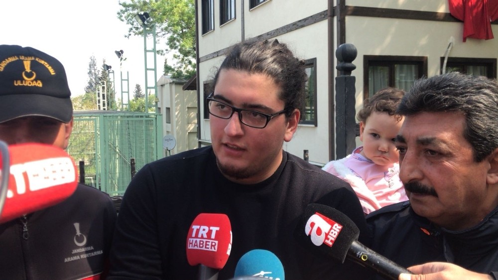 Ormanda Dereden Su İçti, Çalılardan Yatak Yaptı