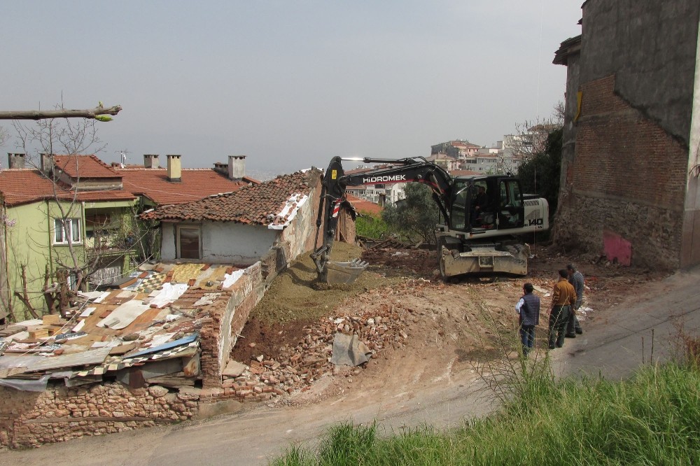 Osmangazide Metruk Bina Temizliği