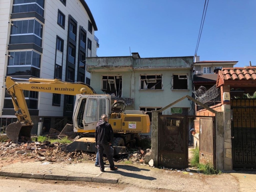 Osmangazide Metruk Binalar Yıkılıyor